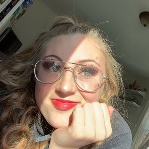 Meet your Posher, Desiré